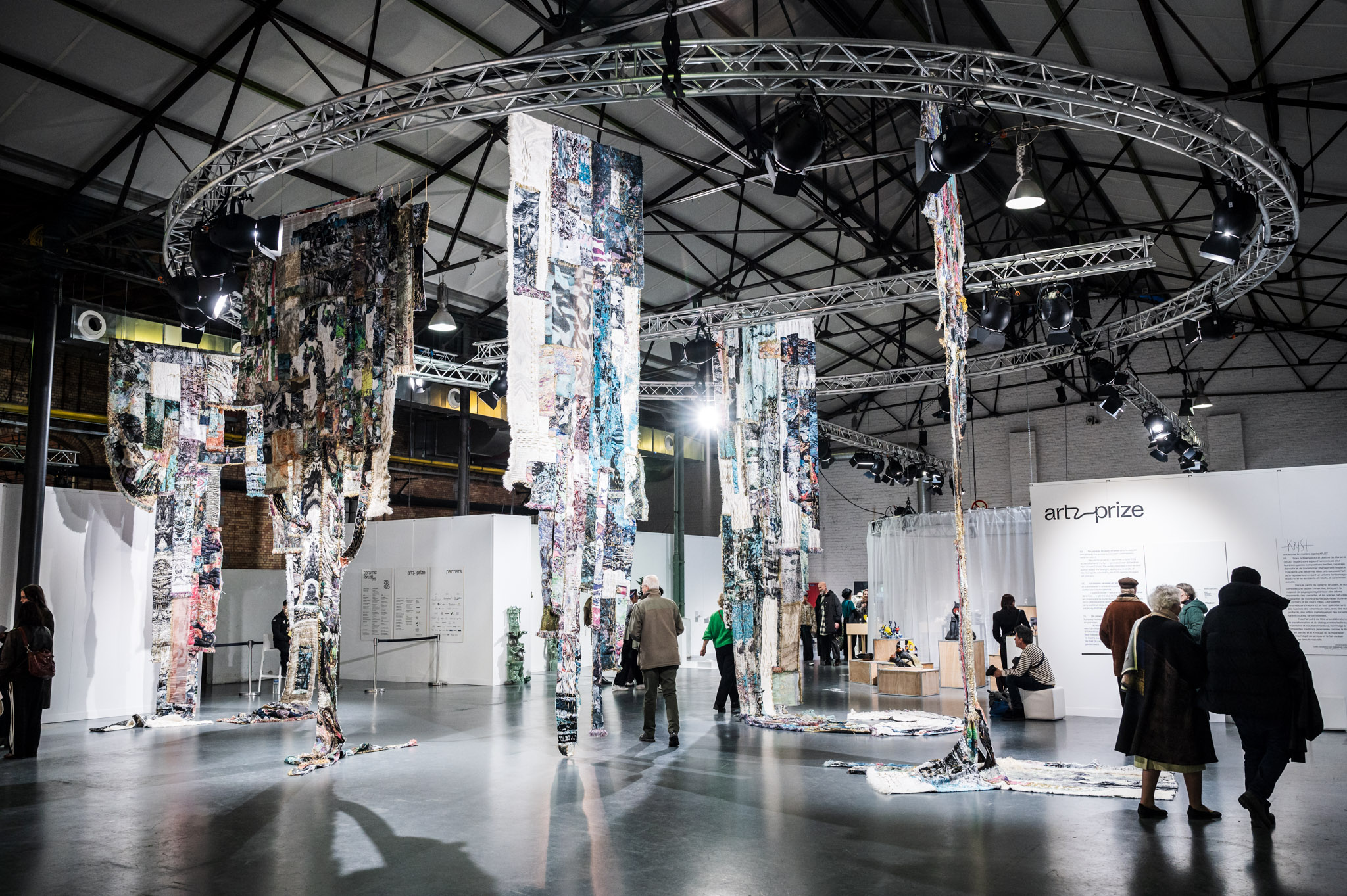 Hanging textile installation in the ceramic brussels art prize hall